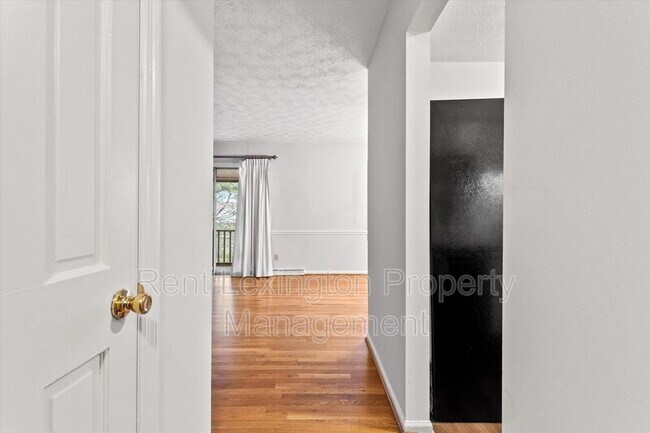 Foto del edificio - 3446 Malabu Cir