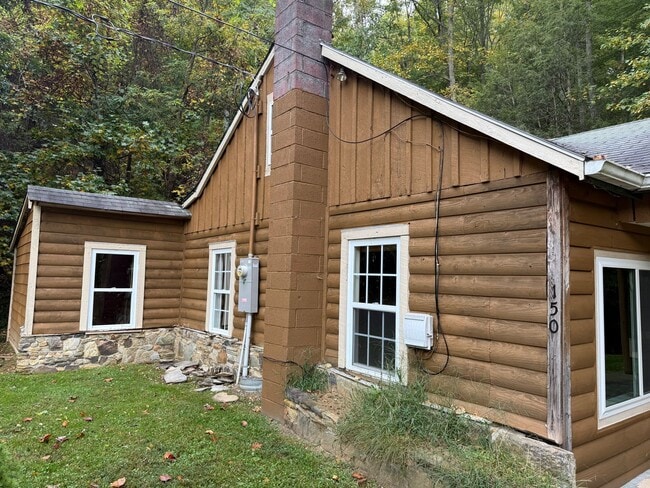 Photo - 150 Smith St House