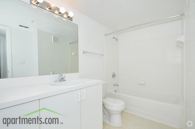 Baño - Clipper Cove Apartments