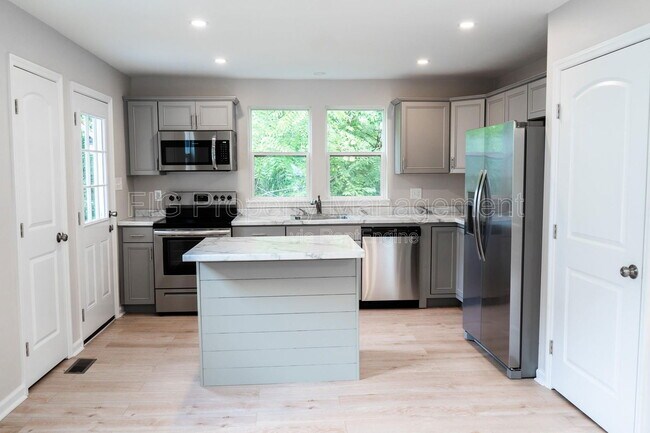 Building Photo - 614 Hillview Rd