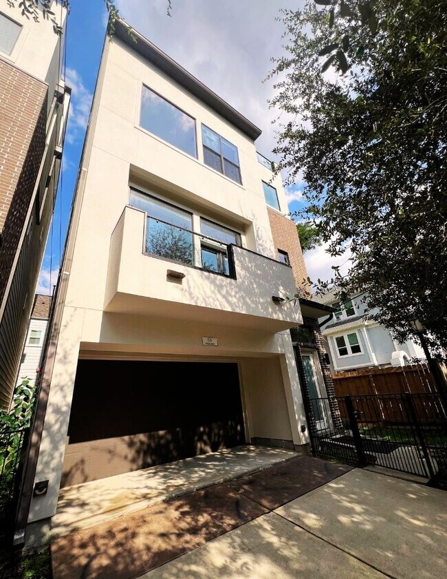 Building Photo - 820 Fowler St