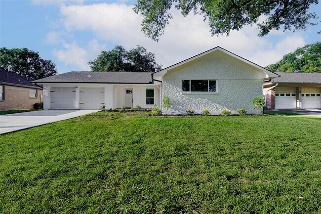Building Photo - 5226 Sanford Rd