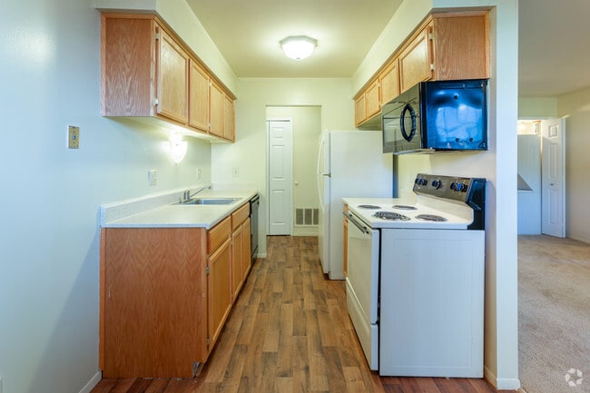 Standard 1 Bed/1 Bath Apt - Woodbury Gardens Apartments & Townhomes
