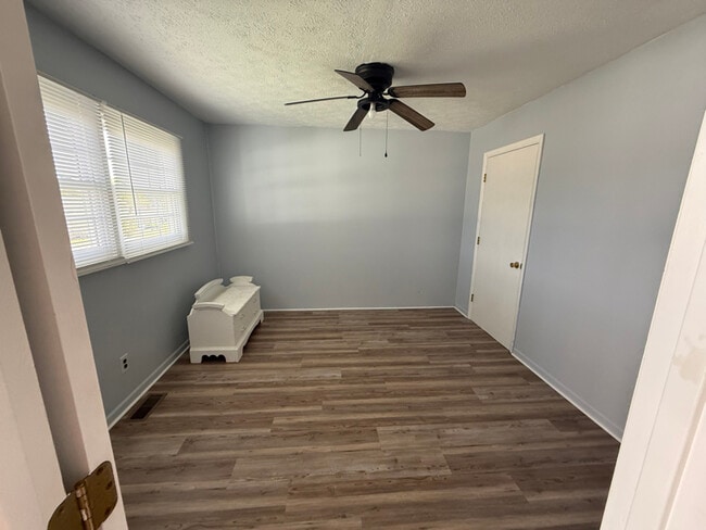 Building Photo - 360 Floyd St