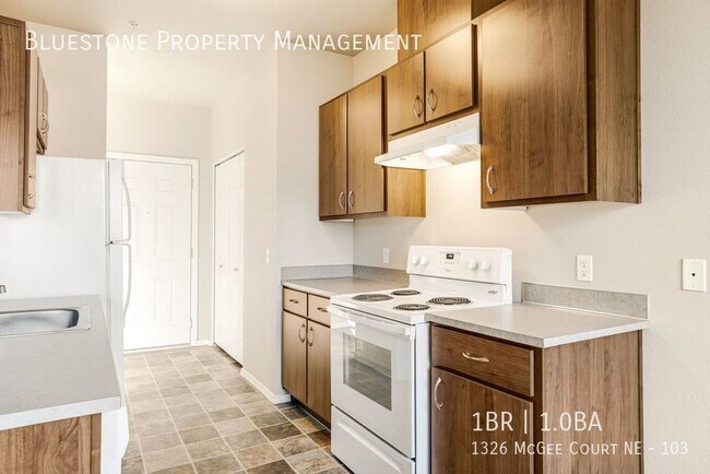 Foto del edificio - 1326 Mcgee Ct NE