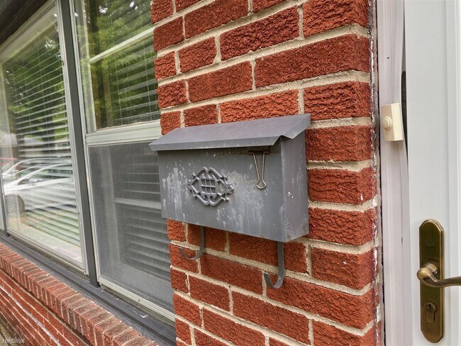 Foto del edificio - 6127 E Rockwood Rd