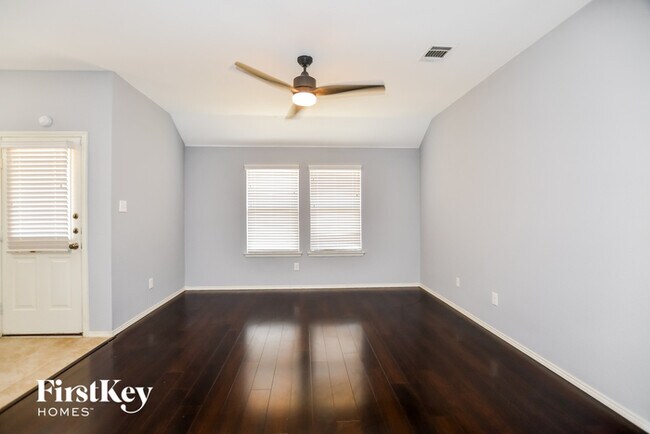 Foto del edificio - 1480 Arabella Ave