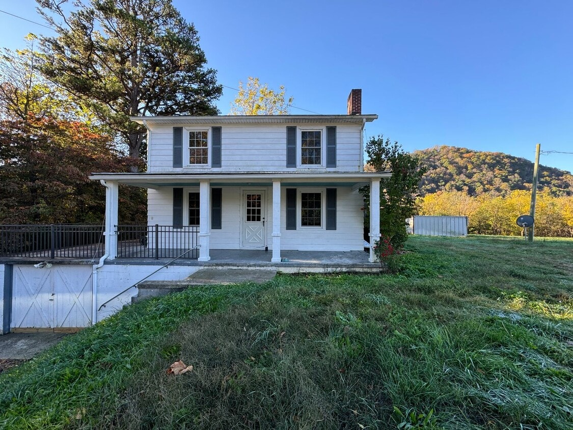 Cozy Country Charmer - Cozy Country Charmer