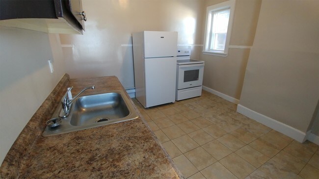 Building Photo - 197 N Main St