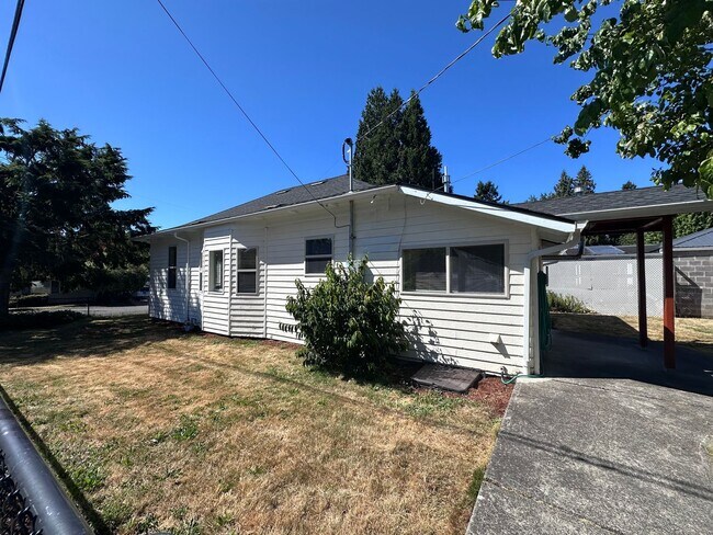 Foto del edificio - Great Gresham home on corner lot, fully fe...