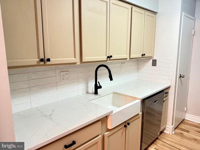 Foto del edificio - 5300 Holmes Run Pkwy