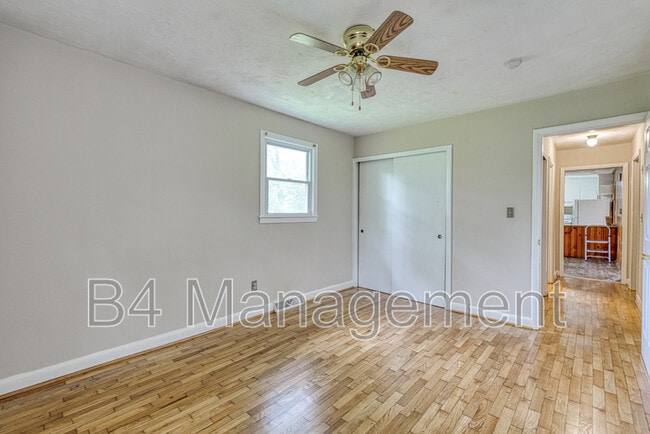 Building Photo - 620 Greenhill Rd
