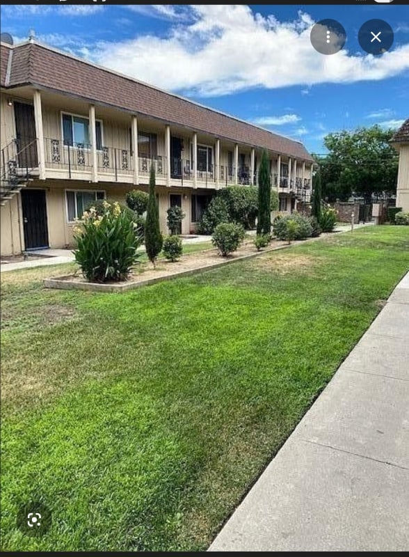 Building Photo - 2421 Country Club Blvd