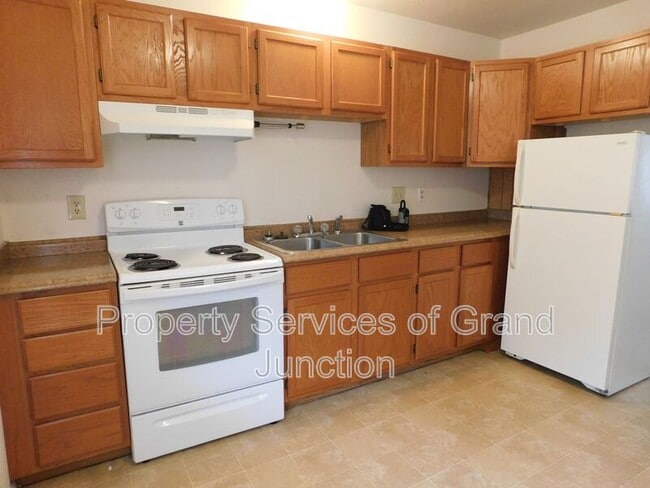 Building Photo - 2857 Elm Cir