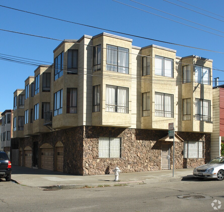 Primary Photo - 180 Blake St