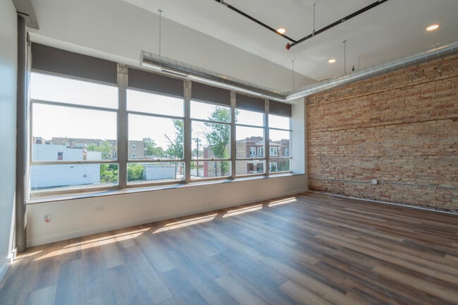 Building Photo - 2202 Lombard Ave