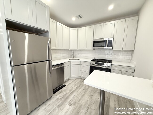Building Photo - 10 Cawfield St