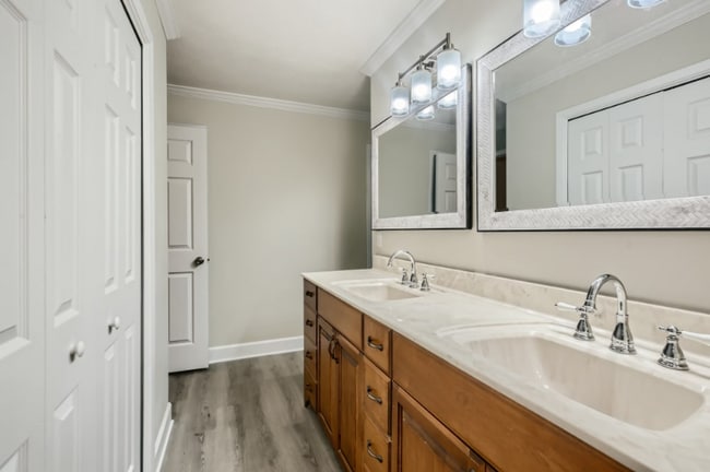 Building Photo - 11092 Mandarin Station Dr E