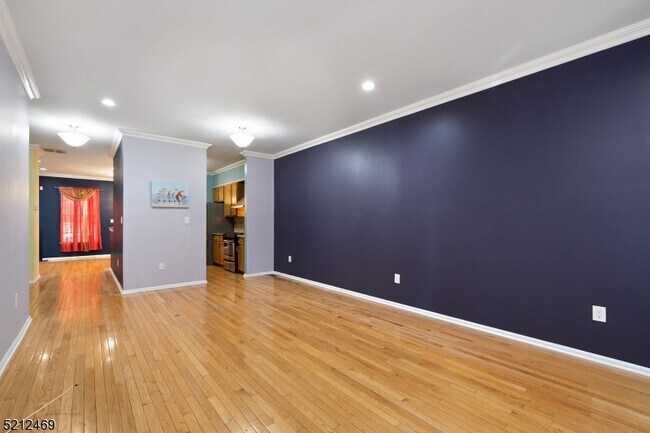Foto del edificio - 96 Crown Point Rd
