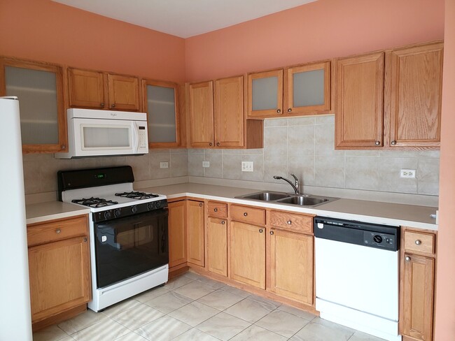 Building Photo - 641 W Jonathan Dr