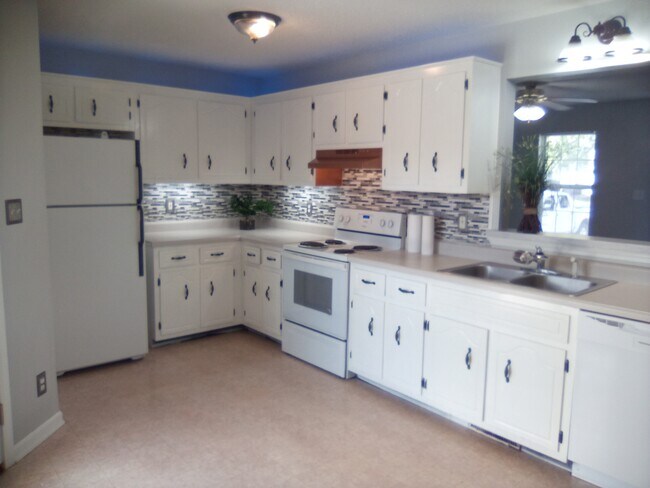 ¡Cocina de concepto abierto, comedor y sala de estar! - 324 Atlantic Ave