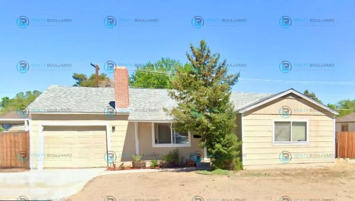 Foto principal - 1 Month Free! Charming 3-Bedroom Home in S...