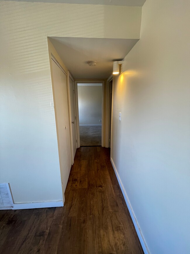 Building Photo - 1520 Hobson Dr