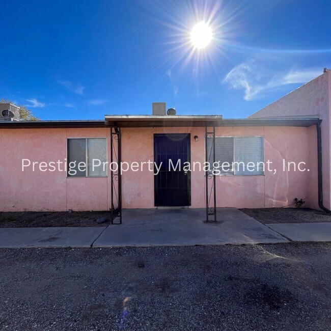 Building Photo - 2233