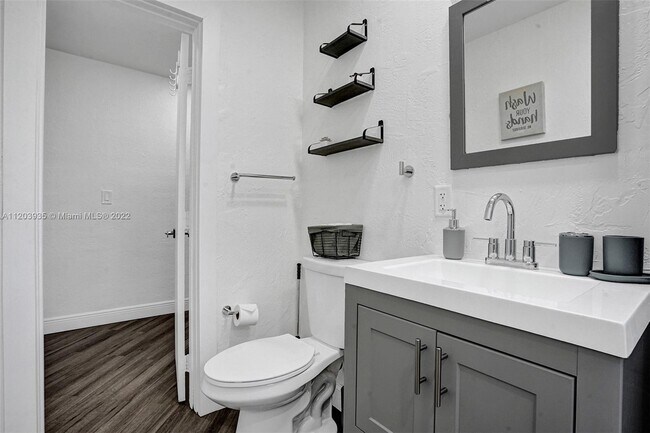 Foto del edificio - 1130 NW 17th St