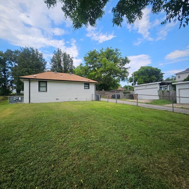 Foto del edificio - Charming 2BR House in Nashville