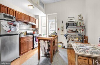 Building Photo - 3017 W Girard Ave
