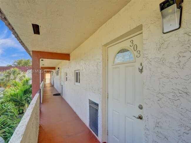 Foto del edificio - 8962 S Hollybrook Blvd