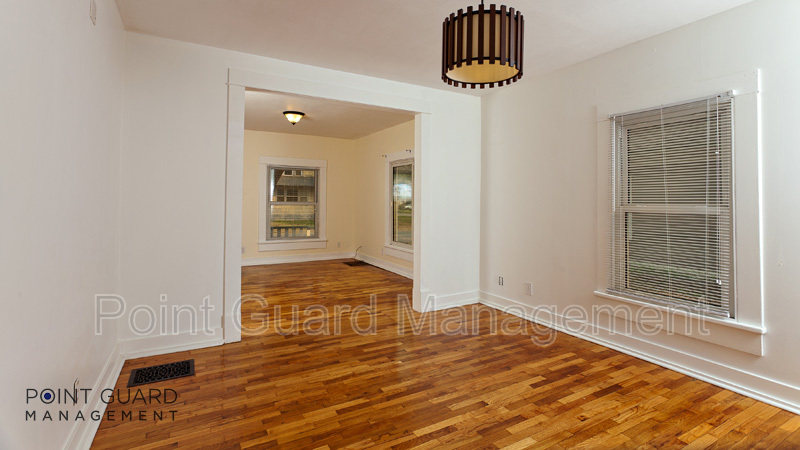 Primary Photo - 305 N Green St