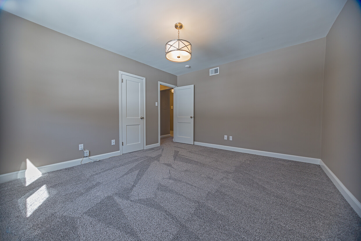 Bedroom - 500 E Lancaster Ave