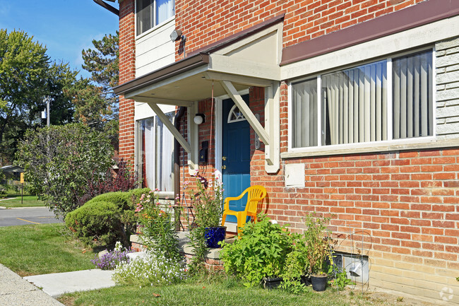 Building Photo - Arlington Townhomes & Apartments