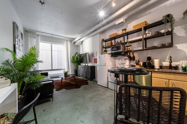 Building Photo - 10024 Jasper Ave