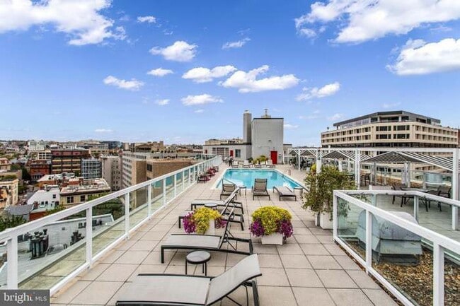 Foto del edificio - 1330 New Hampshire Ave NW