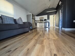 Building Photo - 1117 E Garfield St