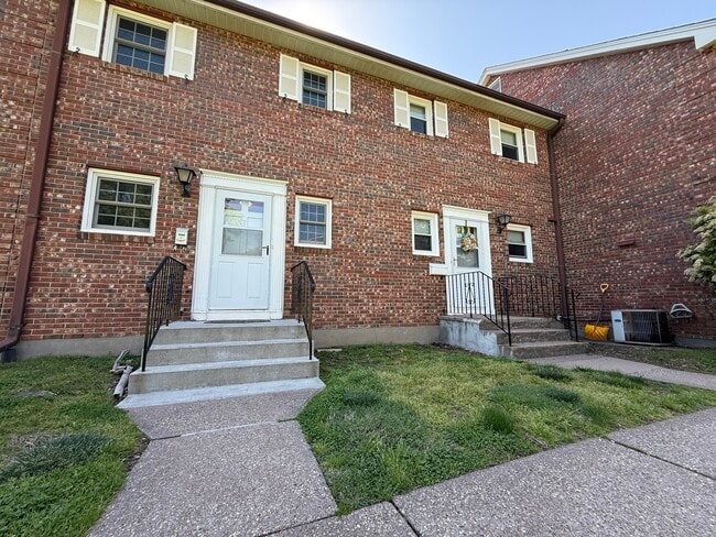 Building Photo - 436 E Center St