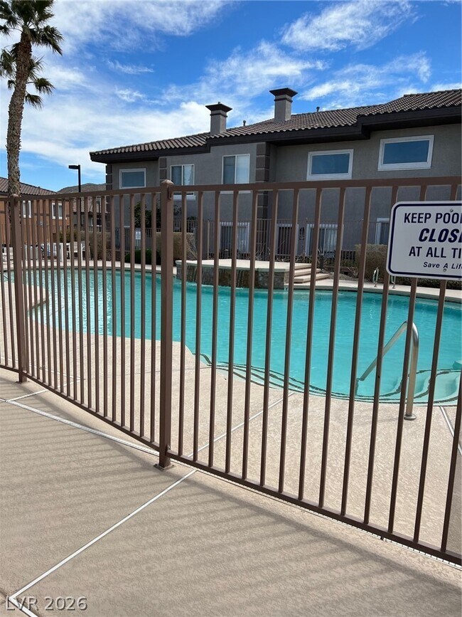 Foto del edificio - 10443 Alpine Edge Ave