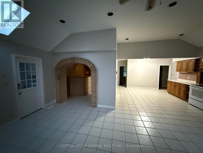 Photo du bâtiment - 1571 19th Ave