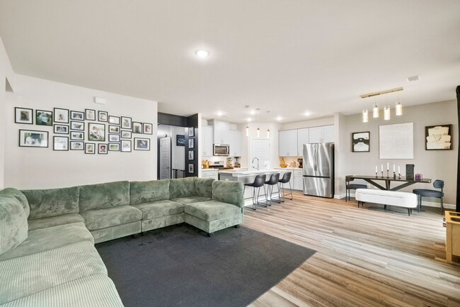 Building Photo - 813 Elgon Walk Dr