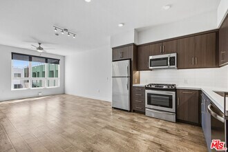 Building Photo - 10601 Washington Blvd