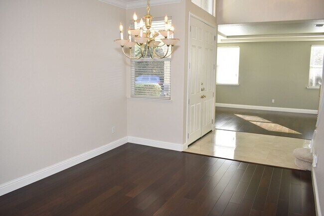 Foto del edificio - 630 Rogers Cir