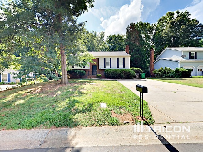 Building Photo - 2305 Valleyview Dr