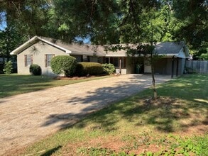 Building Photo - 403 N Joann St