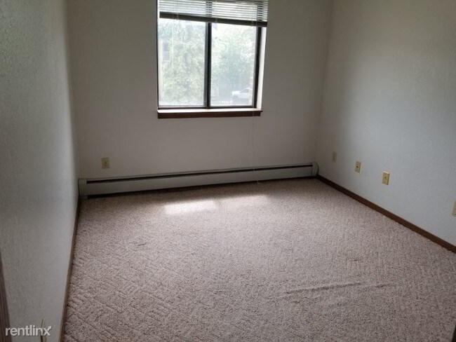 Building Photo - 4 br, 1 bath Apartment - 525 5th Ave S