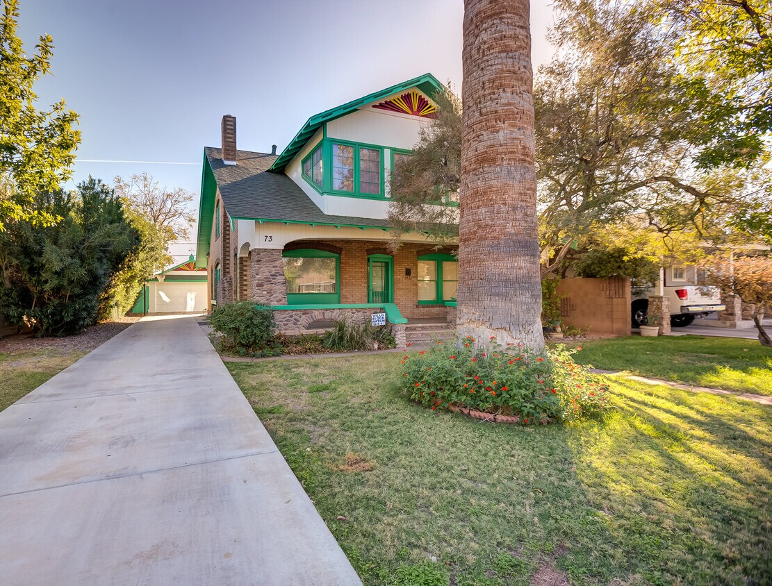 Foto principal - 73 W Lewis Ave