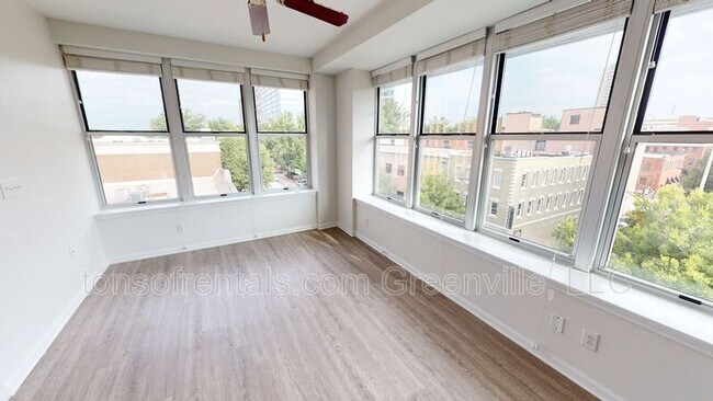 Foto del edificio - 100 E Washington St