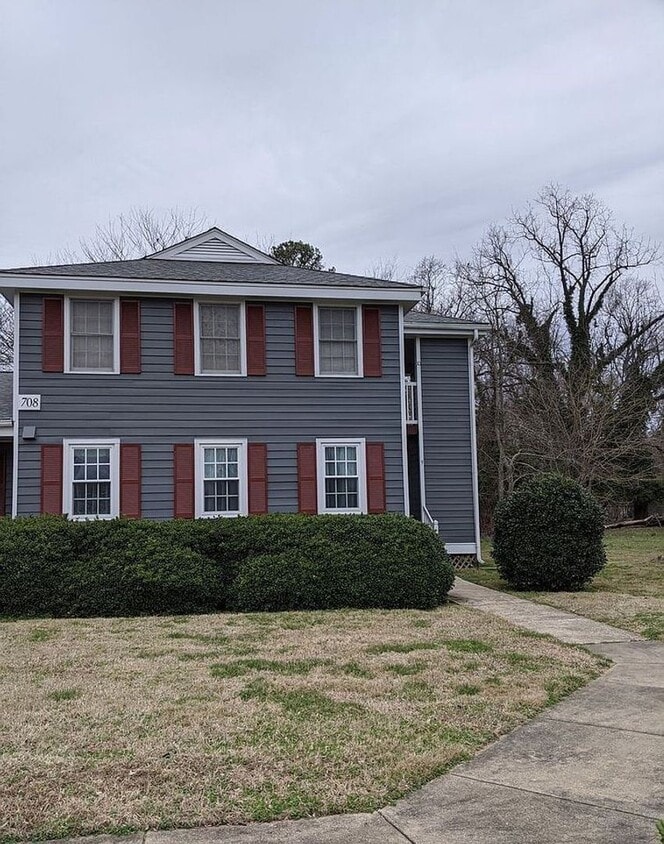 2 bedroom/ 2 bathroom Campus Court House Rental in Williamsburg, VA